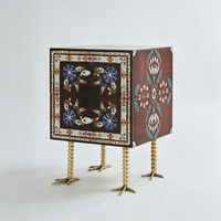 Table de Chevet de Luxe Peinte à la Main pour Villas, Manoirs et Rangement Domestique – Table d'Appoint Artistique Haut de Gamme en Laiton, Conçue par des Designers