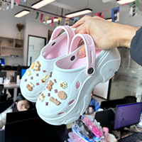 Chaussures de plage d'été camouflage à semelle épaisse pour femmes, style plateforme souple, sabots de jardin sportifs, injection EVA, breloques DIY, trous
