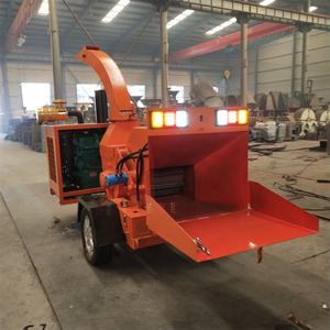 Déchiqueteuse de bois hydraulique à alimentation forcée automatique mobile certifiée CE alimentée par diesel pour le déchiquetage de déchets de branche d'arbre de bûche forestière - Product Image 5