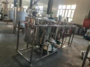Cette unité de raffinage du pétrole automatisée compacte transforme efficacement les arachides, les graines de coton et les noix en huile comestible de haute qualité. - Product Image 3