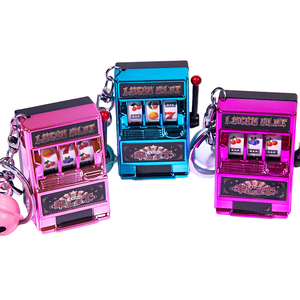 พวงกุญแจเครื่องสล็อตมินิแบบกำหนดเอง ของขวัญส่งเสริมการขาย พวงกุญแจเครื่องสล็อตผลไม้แจ็คพอตนำโชค ทำจากเหล็กและพลาสติก แถมฟรีพวงกุญแจคาราไบเนอร์ - Product Image 1