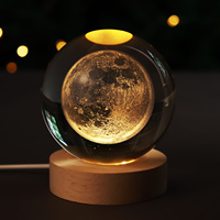 Boule de cristal gravée au laser 3D de la Lune avec éclairage chaud, base en bois, lampe à boule de verre