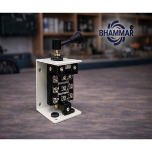 Shree L.T. Interruptor de Control de Avance y Retroceso de 3 Polos, Modelo KK87, Caja de Distribución de Montaje Superior, Carcasa Metálica, Uso Interior y Exterior - Product Image 1