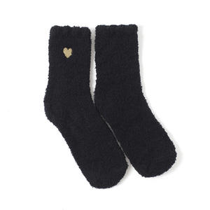 Chaussettes d'intérieur douillettes en polaire corail, chaudes et épaisses, avec broderie cœur mignonne, en tissu éponge, courtes, pour femme - Vente en gros - Product Image 1