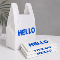 Sacs d'emballage personnalisés en PE durable pour T-shirts avec poignée gilet et impression de logo pour usage professionnel et commercial