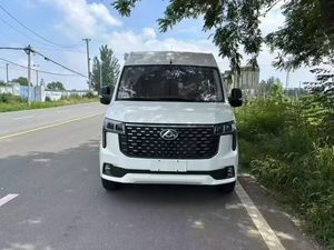 Autocaravana Espaciosa y Lujosa para Familias, Ideal para Aventuras Transcontinentales - Product Image 3