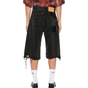 Pantalones Cortos de Mezclilla Personalizados para Hombre con Dobladillo Deshilachado, Botones con Logotipo Grabado y Parche - Product Image 5