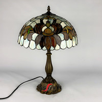 Lampe de table décorative rétro de style européen, en verre Tiffany coloré sur mesure, fabriquée en Chine, vente en gros, soudée à la main