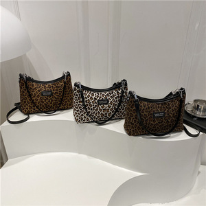 Sac à bandoulière imprimé léopard pour femme, taille moyenne, sac fourre-tout décontracté, sac bandoulière tendance pour un usage quotidien - Product Image 4