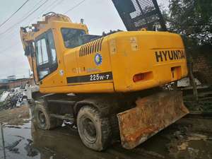 Excavatrice d'occasion HYUNDAI 225W-7 Prix bas Excellentes performances Excavatrice d'occasion HYUNDAI à vendre - Product Image 4