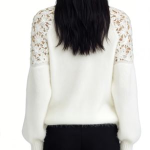 Pull en tricot duveteux pour femme - Haut à manches longues et col bateau avec empiècements en dentelle crochetée Sehe Fashion - Product Image 3