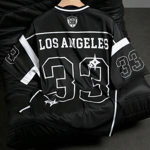 เสื้อฟุตบอลอเมริกันขายส่ง ปรับแต่งชื่อทีมได้ คุณภาพสูง เสื้อฟุตบอลตาข่ายสไตล์สตรีทแวร์ เสื้อยืดทรงบ็อกซี่ครอปสำหรับผู้ชาย - Product Image 2