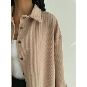 CAMISA BEIGE OTTOMAN - Tejido de Algodón sin Cuello con Decoración de Botones - Product Image 3