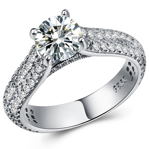 Anello da Donna con Micro Zirconi Incastonati, Elegante Gioiello per Uso Quotidiano e Feste - Product Image 1