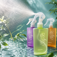Flacon pulvérisateur triangulaire personnalisé de 300 ml, col de 24 mm, gâchette de 40 g pour parfum corporel, brume parfumée et emballage de soins personnels