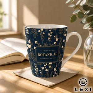Tazza <span class=keywords><strong>in</strong></span> Ceramica <span class=keywords><strong>con</strong></span> Etichetta Dorata, Stampa Botanica Blu Navy <span class=keywords><strong>con</strong></span> Linee Dorate, Interno Bianco, Tazza da Caffè, Regalo Aziendale 300ml - Product Image 1