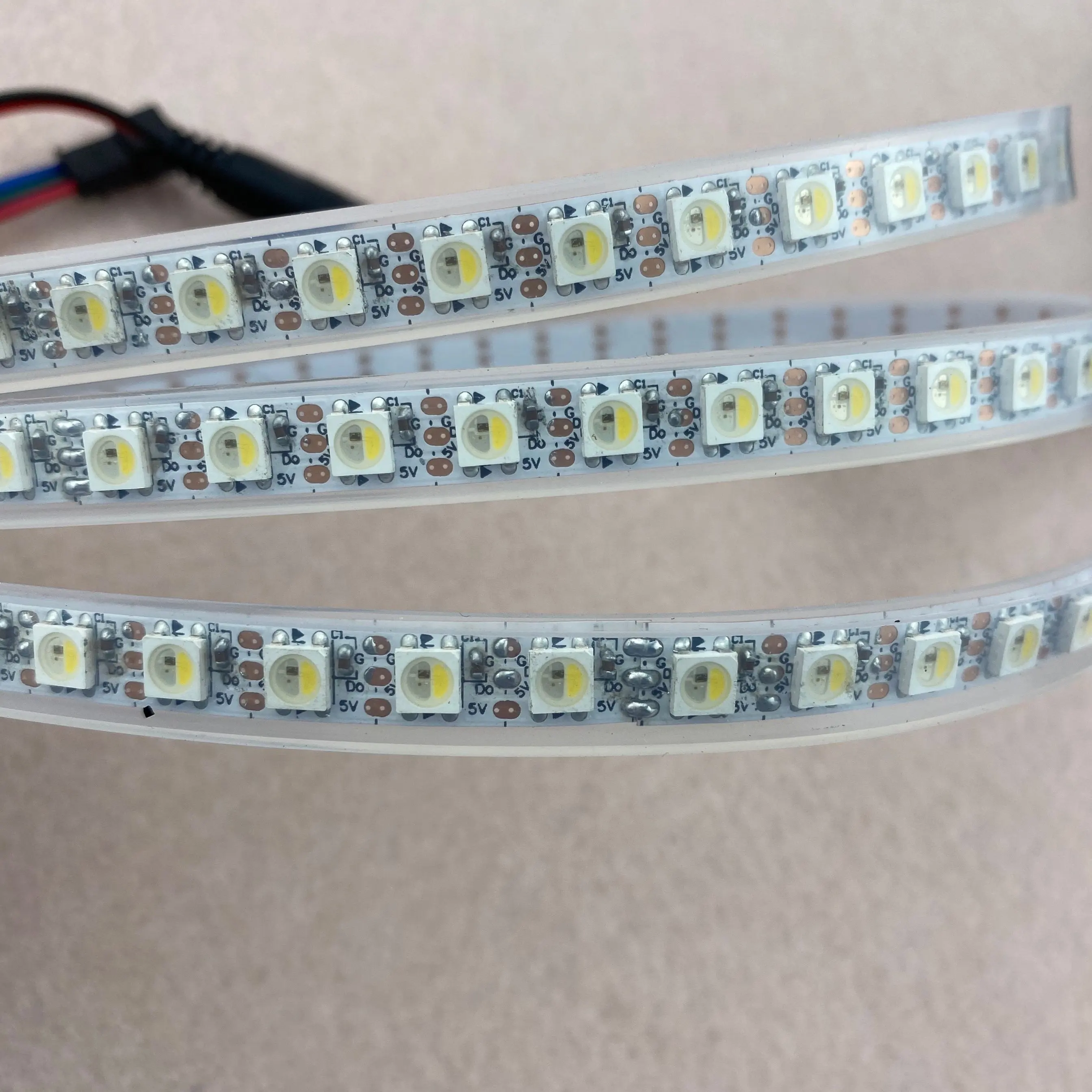 SK6812RGBW(6500K) 주소 지정 스트립, 100leds/m 8mm 폭 PCB, DC5V;2m 롤 방수 실리콘 튜브 IP66; 흰색 PCB