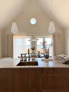 Meubles de cuisine sur mesure de style nordique Vermonhouzz, îlot autoportant pour hôtel de charme et villa de luxe - Product Image 6