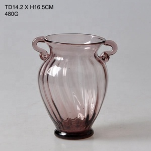 Resplandeciente Jarrón de Vidrio Hecho a Mano con Asas - Product Image 2