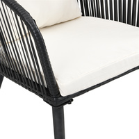 Chaise d'extérieur moderne en rotin PE noir avec coussin en tissu non tissé et pieds en métal pour cour de ferme et parc