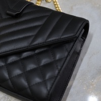 Sac enveloppe matelassé noir de luxe, en cuir de vachette italien de qualité supérieure, avec fermeture en or, convertible en sac à bandoulière ou sac croisé