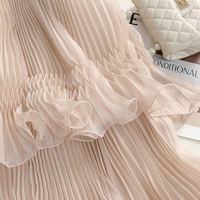 Ensemble d'été décontracté et tendance pour femme : haut bustier en dentelle et jupe plissée rose à volants