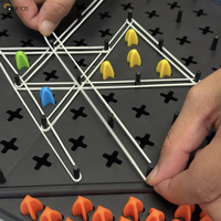 Jeu d'échecs triangulaire en plastique avec bande élastique et puzzle à chaîne - Jouet éducatif STEM