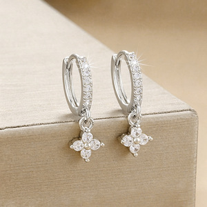 Pendientes de tuerca de moissanita VVS GRA de corte redondo con diseño de cola de pez de líneas simples, rellenos de oro de 14K, joyería de uso diario para mujer - Product Image 4