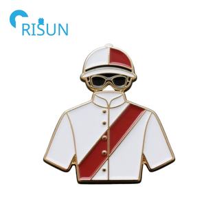 Fabrication d'épingles <span class=keywords><strong>de</strong></span> <span class=keywords><strong>course</strong></span> <span class=keywords><strong>de</strong></span> <span class=keywords><strong>chevaux</strong></span> en émail Broche pour chapeau <span class=keywords><strong>de</strong></span> cheval et <span class=keywords><strong>de</strong></span> jockey et épinglette d'équitation Badge d'épingle <span class=keywords><strong>de</strong></span> <span class=keywords><strong>course</strong></span> <span class=keywords><strong>de</strong></span> <span class=keywords><strong>chevaux</strong></span> personnalisé - Product Image 3