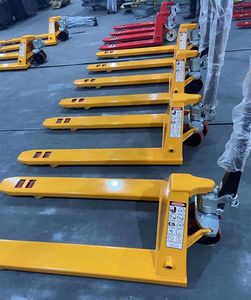 WELIFTRICH Transpalette à main hydraulique avec roues en nylon Capacité 2T-5T Certifié CE pour les restaurants et les usines de fabrication - Product Image 6