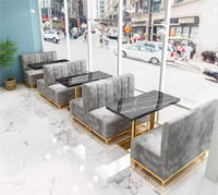 Canapés et Tables de Restaurant Personnalisés en Velours de Luxe avec Pieds Dorés, Imperméables, pour Villa, Bar, et Espaces de Restauration