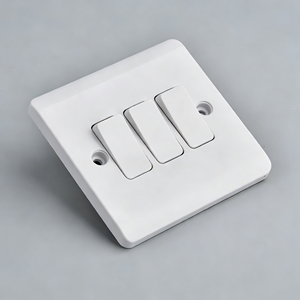 Interruptor Eléctrico Moderno de Estándar Británico, Color Blanco, 3 Gang, 1/2 Vía, para Uso en Casa u Oficina - Product Image 2