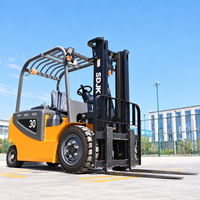 Chariot élévateur électrique à quatre roues de 3 tonnes, alimenté par batterie au lithium, pour entrepôt, avec conducteur à bord