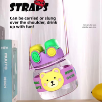 Bouteille d'eau en plastique décorée de dessins animés 3D en forme d'ours mignon, grande capacité 1000 ml, avec double paille, pour enfants, vente en gros