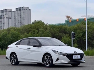 Hyundai Elantra Pure Oil Elite Edition 2022 en <span class=keywords><strong>bon</strong></span> état, berline compacte d'<span class=keywords><strong>occasion</strong></span> 5 places pour usage familial - Product Image 6