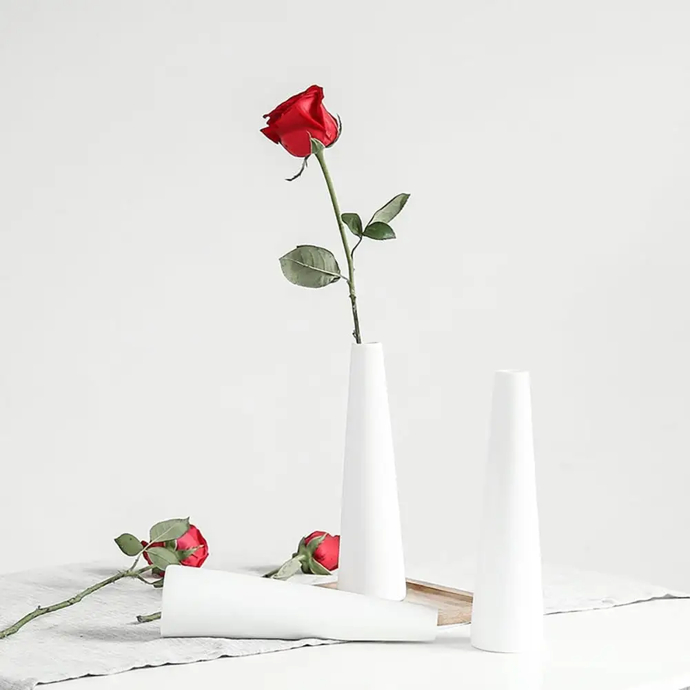 Weiße Keramikvase für Blumen, kleines Pampasgras, minimalistische Dekoration für Hochzeit, Regaldekor, Haus und Büro