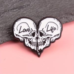Punk Paradox "Love & Life" Heart Pin - Contrast Skull Duo avec contour noir et typographie gothique pour journaux et denim - Product Image 2