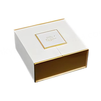 Flacons de parfum de luxe personnalisés de 50 ml/100 ml avec boîte d'emballage en papier recyclable avec laminage mat et gaufrage