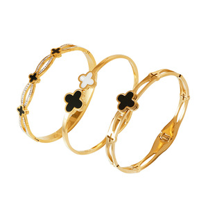 Brazalete de Acero Inoxidable con Baño de Oro Real y Flor de la Suerte Negra, con Circonita Cúbica y Trébol de Cuatro Hojas, ¡Gran Venta! - Product Image 2