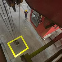 Projecteur de sécurité au sol personnalisé avec gobo pour la signalisation des zones de manutention de charges par pont roulant, l'avertissement d'entrée du personnel et la marquage des zones restreintes