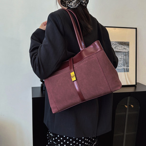 Bolso de mano pequeño de PU de alta gama, estilo cubo esmerilado, para mujer, novedad invierno 2025, con cordón, bandolera, con letras, para uso diario - Product Image 1