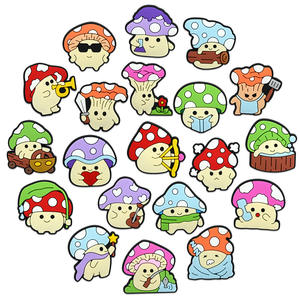 Encantadores dijes de hongos personalizados para zapatos con poses divertidas, decoraciones de hongos coloridas personalizadas para zuecos - Product Image 1