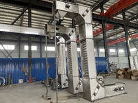 Élévateur à godets vertical avec godets en nylon/HDPE pour le transport de matériaux en poudre et granulaires, antistatique, anti-UV, à gravité/centrifugation