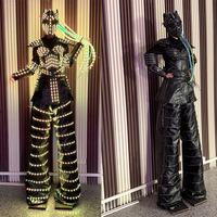 Costume de robot LED pour femme avec éclairage RGB, couleurs bleu/rose, design sur échasses pour spectacle de danse sur scène, taille personnalisée