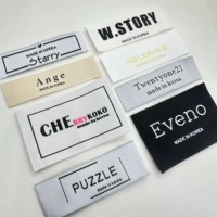 Étiquettes de cou en tissu de vêtements personnalisées de luxe Étiquettes de marque tissées pour la mode Étiquettes de vêtement à coupe droite