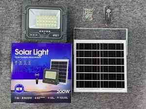 ไฟสปอร์ตไลท์ LED พลังงานแสงอาทิตย์ 300W และ 200W แสงวอร์มไวท์ พร้อมรีโมทคอนโทรล ตัวเรือน ABS/พลาสติก ได้รับมาตรฐาน ROHS ระดับ IP66/IP67 สำหรับบ้านและสวน - Product Image 2