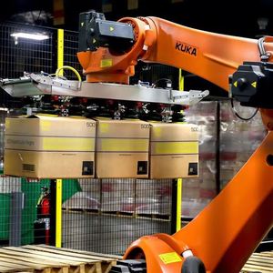 Bras robotique industriel KUKA KR 180 R3200 à 4 axes pour la palettisation avec moteur de boîte de vitesses PLC, composants principaux, charge utile de 180 kg - Product Image 1