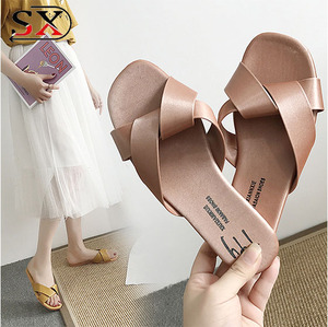 Estate nuove pantofole incrociate piatte parola antiscivolo trascinano la versione con fondo morbido della semplice pianura impermeabile selvaggia - Product Image 3