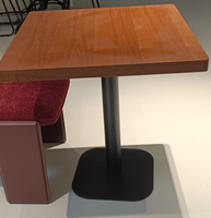 Table à manger en bois écologique de style mid-century avec pieds en bois, base carrée, design pliable, revêtement en cuir PU pour meubles de maison