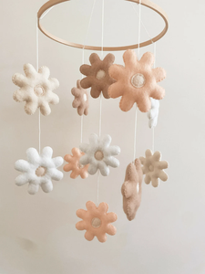 Se vende preciosa <span class=keywords><strong>cuna</strong></span> de peluche de fieltro hecha a mano, color personalizado, móvil con anillo de madera - Product Image 1